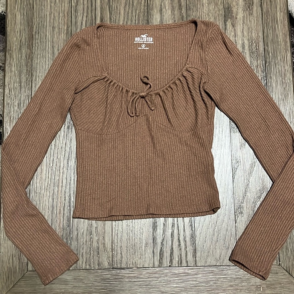 Hollister Long Sleeve Crop Top. Size S